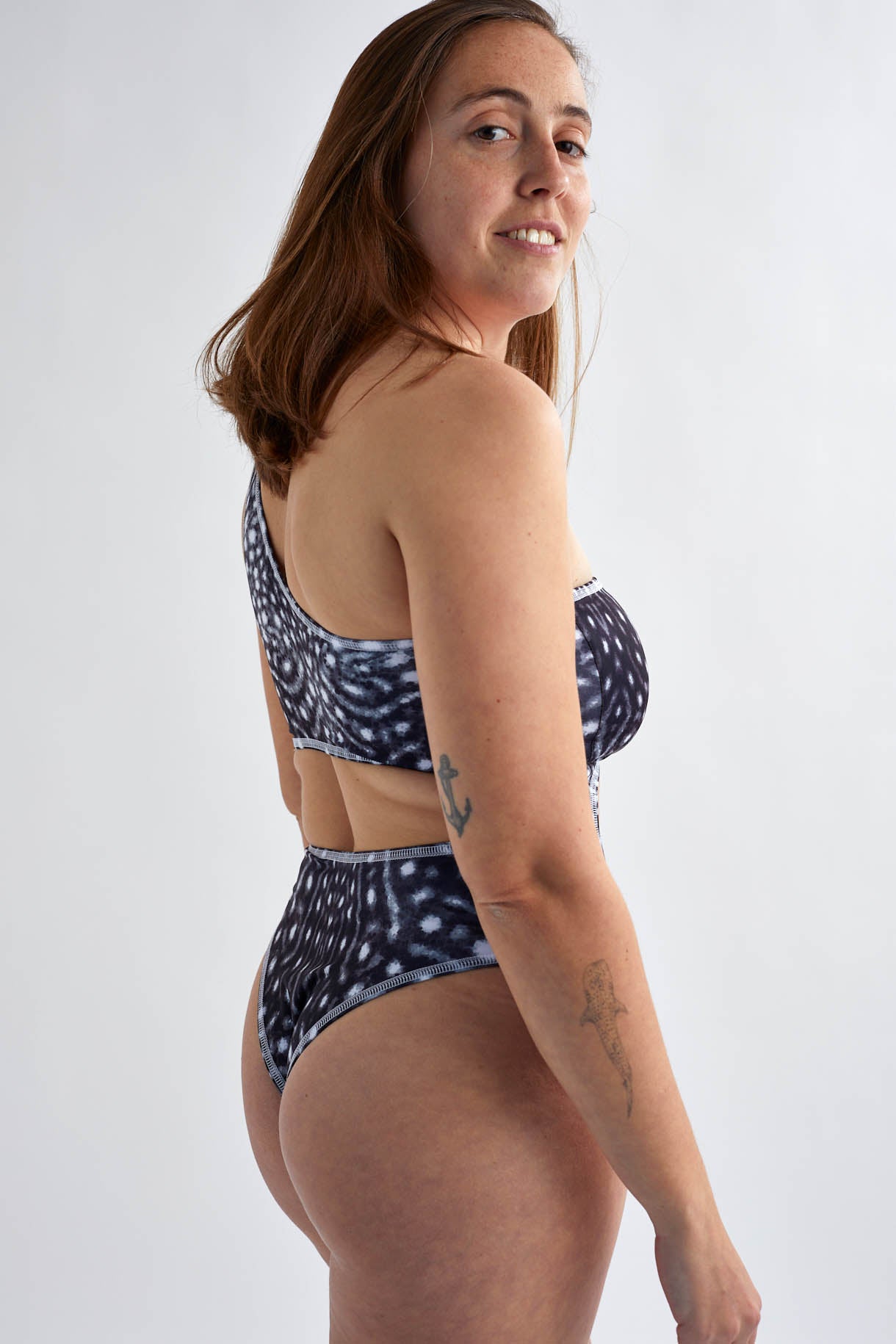 Aqua Wave Sleeveless - Black Whale Shark Black Whale Shark